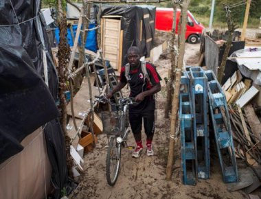 «Σειρά» κατεδάφισης για τον καταυλισμό του Γκραντ Σιντ στη Βόρεια Γαλλία όπου μένουν 1.500 μετανάστες